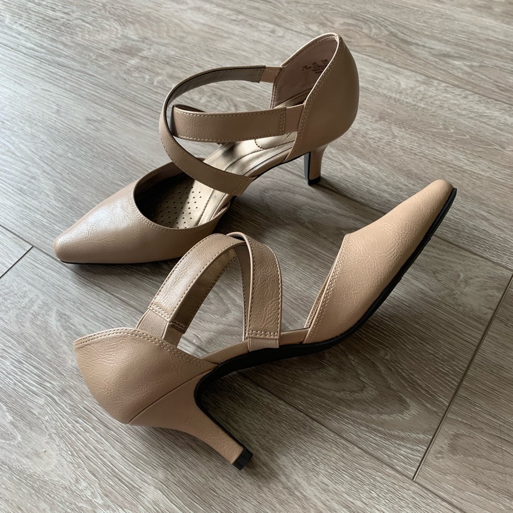 Nude heels with life stride soft system